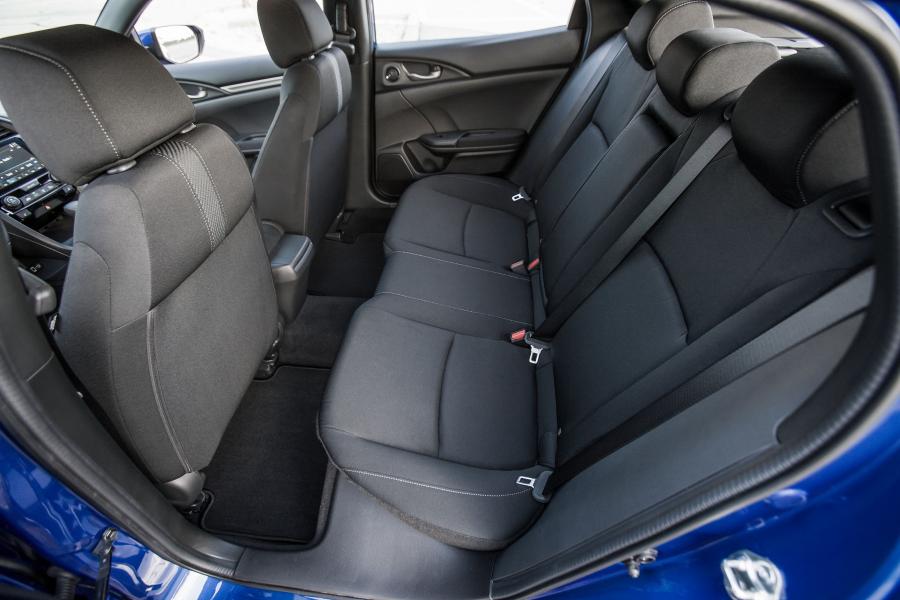 Интерьер Honda Civic Hatchback (FK7) 2016 года  (NA) (фото 32 из 40)